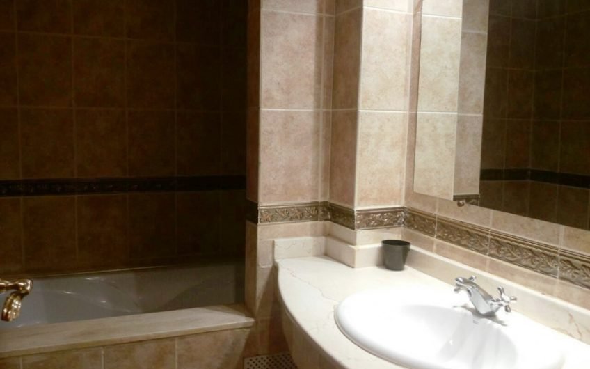 Vente Appart 250m vue piscine – 3 chambres et salon
